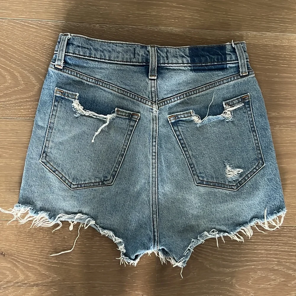 Abercrombie & Fitch Curve Love High Rise Mom Short | 2 - Picture 2 of 7